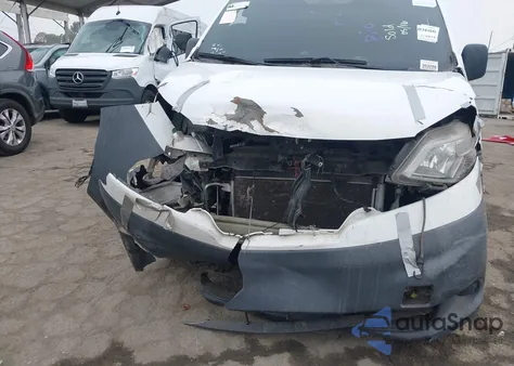 2015 Nissan Nv200 2.5S/2.5Sv z USA, uszkodzony, nr VIN 3N6CM0KN1FK733909